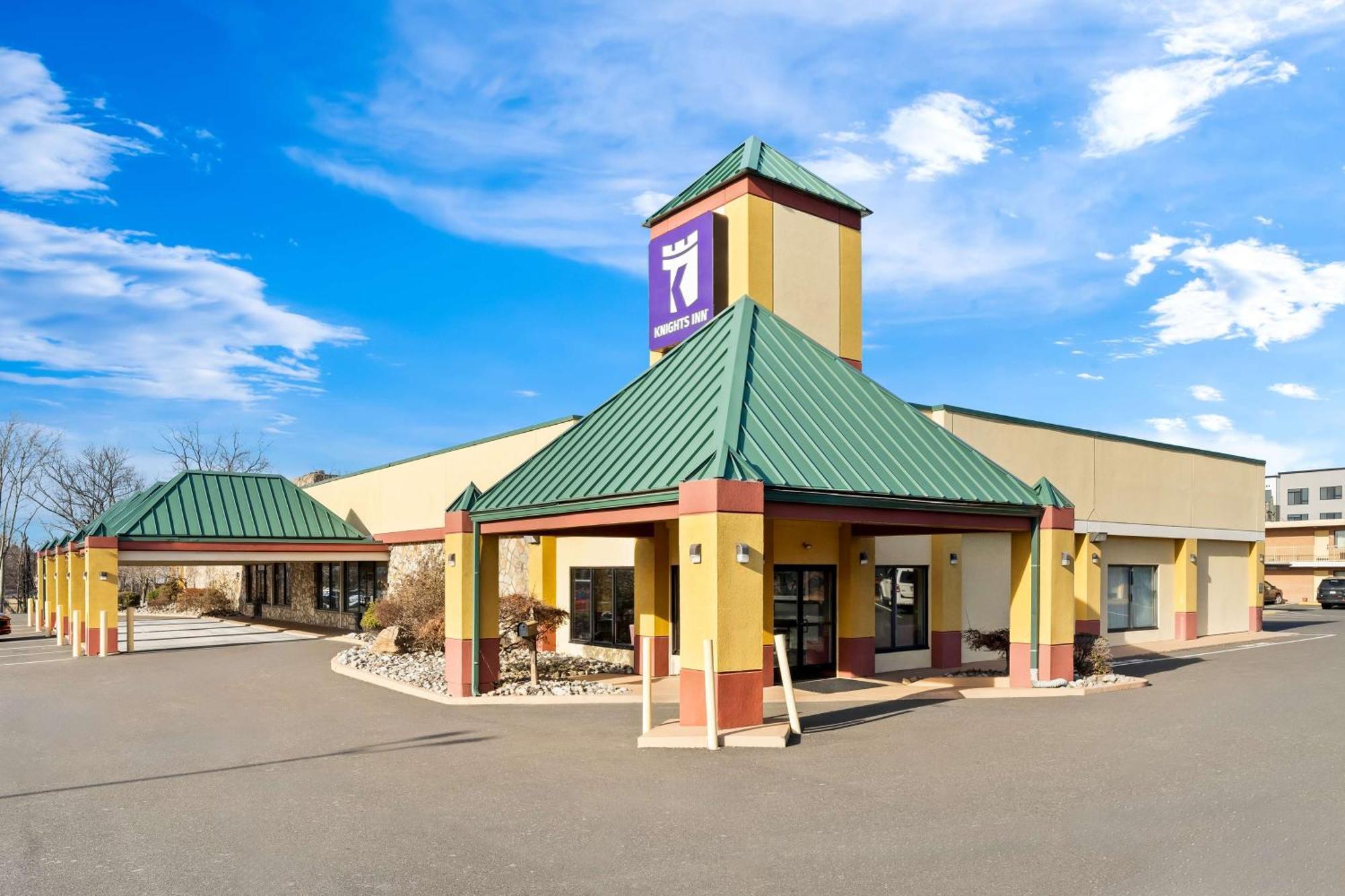 Knights Inn Монтгомеривилл Экстерьер фото